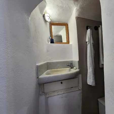 New Ryan's Cave In Emporio Center Emporio (Santorini)
