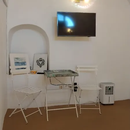 New Ryan's Cave In Emporio Center * Emporio (Santorini)